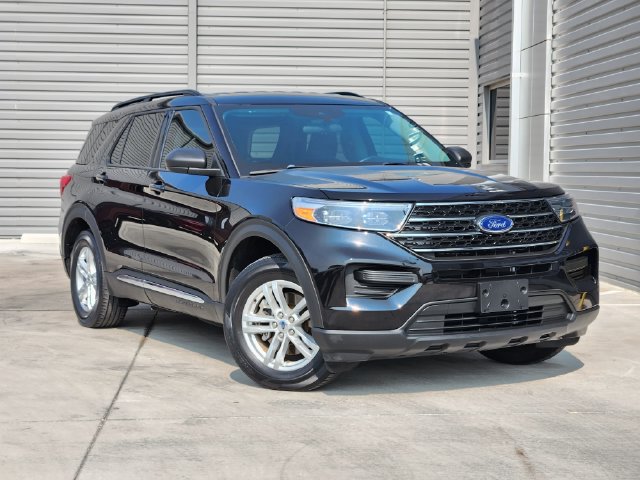 Used 2023 Ford Explorer XLT RWD image 2