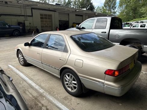 Used 2001 Toyota Camry LE FWD image 4