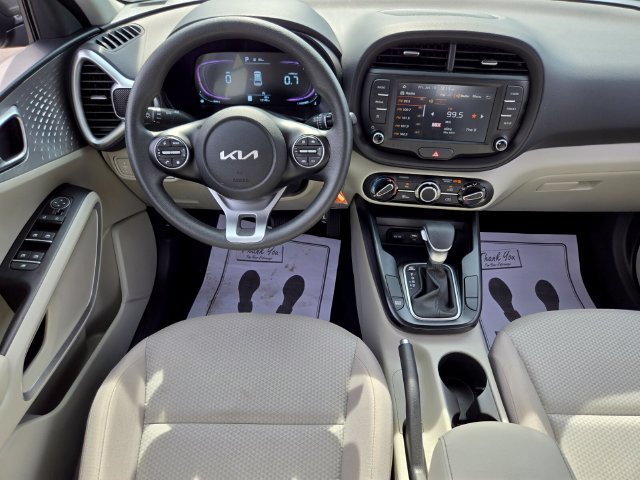 Used 2025 Kia Soul LX w/ LX Technology Package FWD image 13