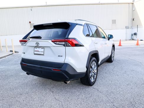 Used 2021 Toyota RAV4 XLE Premium FWD image 7