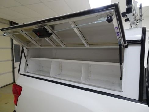 Used 2021 Nissan Titan S w/ S Utility Package image 17