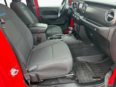 Used 2023 Jeep Wrangler Unlimited Rubicon 4xe w/ Cold Weather Group AWD/4WD image 9