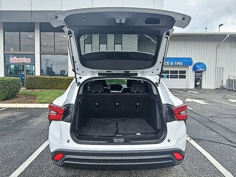 Used 2024 Chevrolet Trax LS image 4