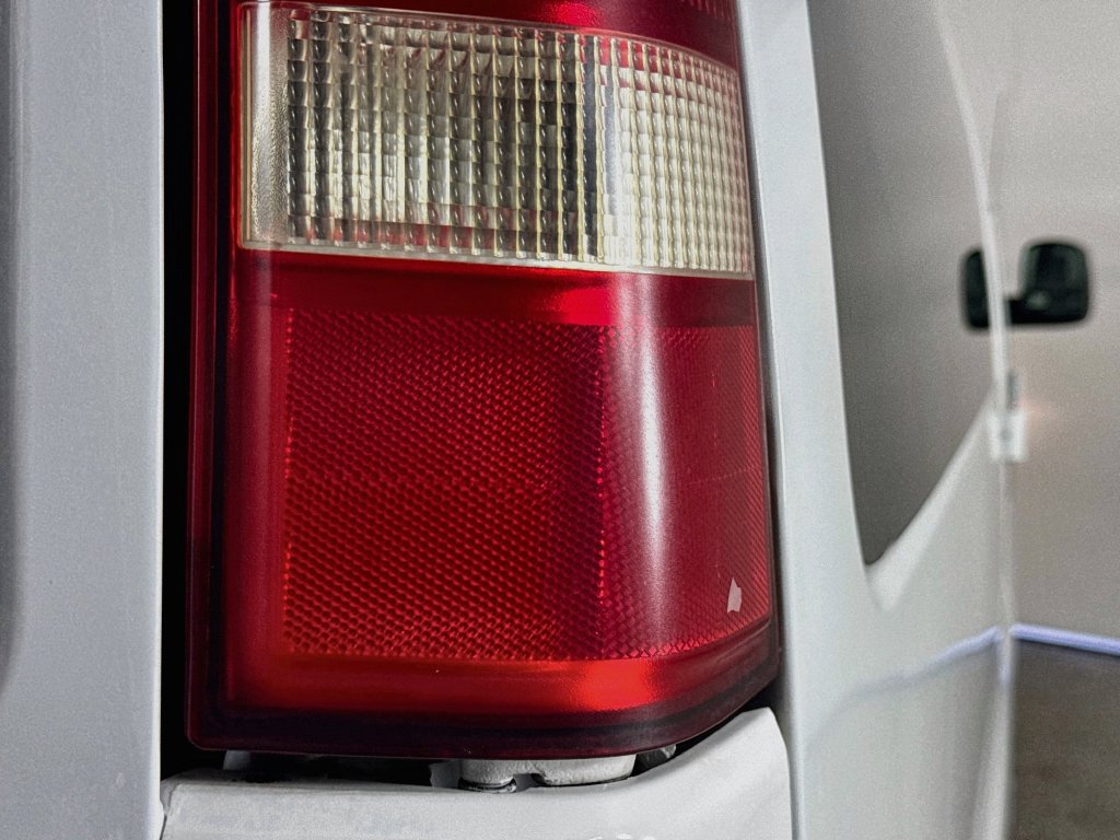 Used 2008 Chevrolet Express 3500 Extended Passenger RWD image 28