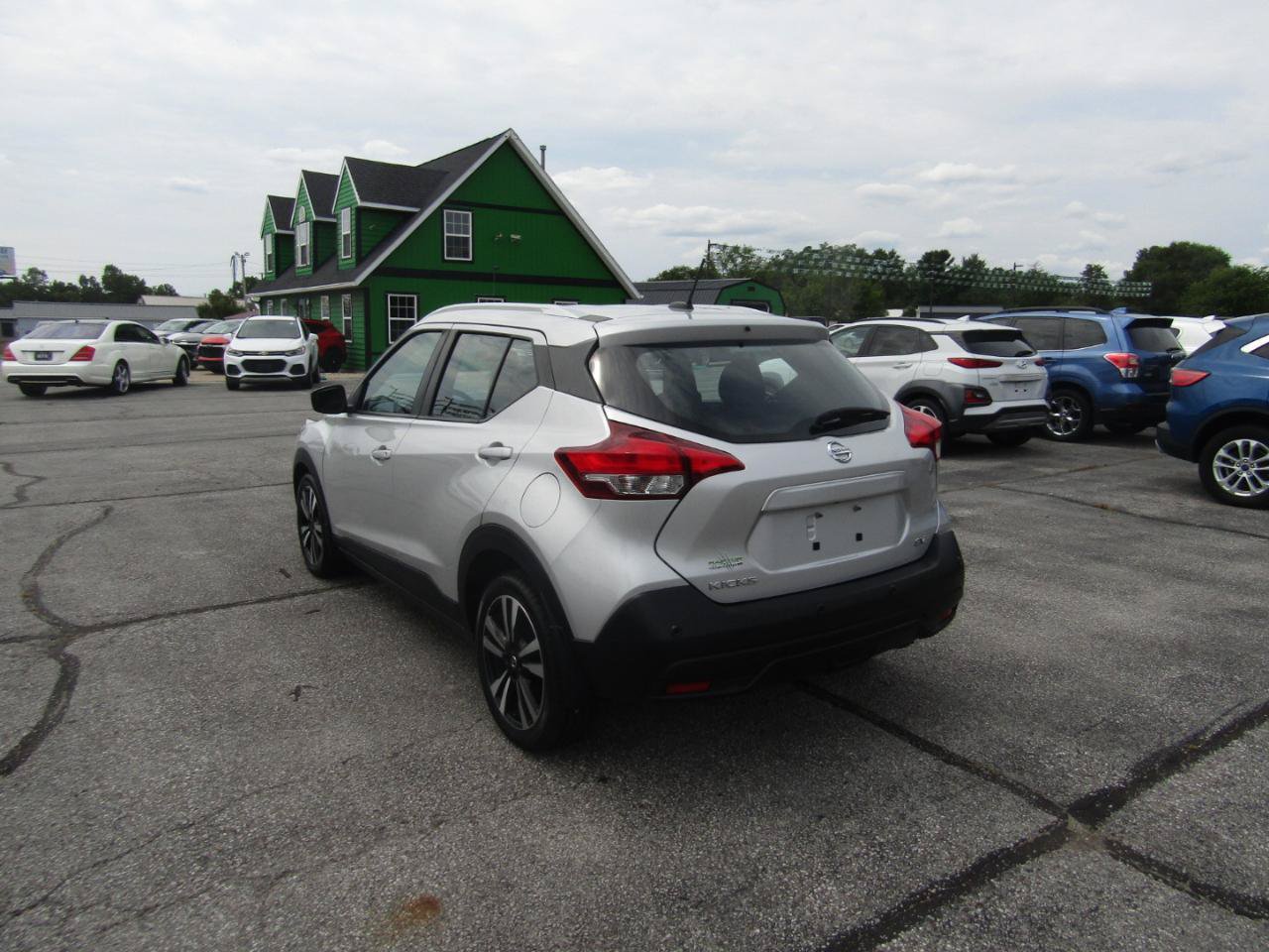 Used 2020 Nissan Kicks SV FWD image 5