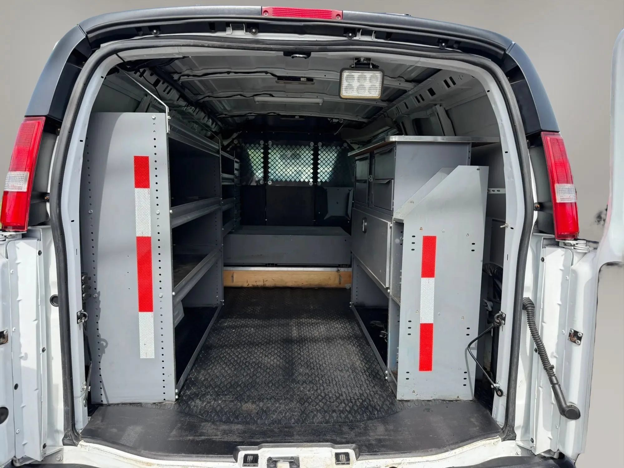 Used 2017 Chevrolet Express 2500 RWD image 25