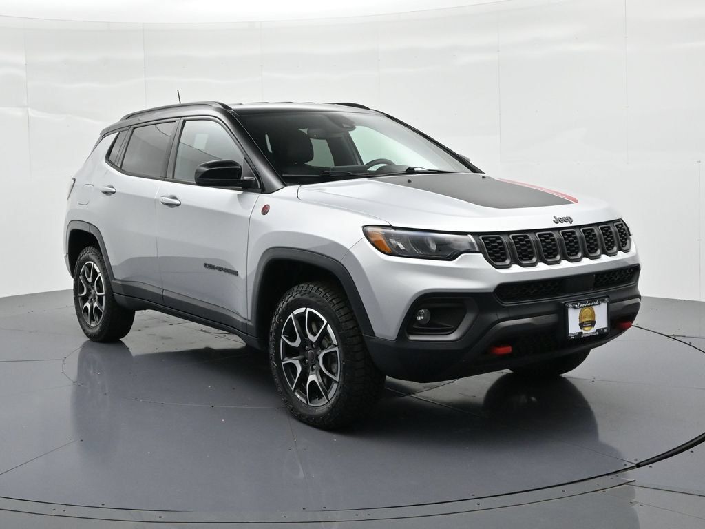 Used 2025 Jeep Compass Trailhawk AWD/4WD image 3