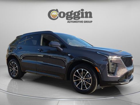 Used 2024 Cadillac XT4 Sport w/ Cold Weather Package image 6