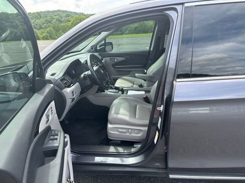 Used 2021 Honda Pilot Touring image 10