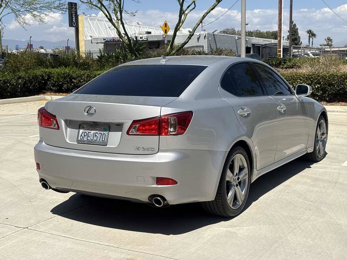 Used 2011 Lexus IS 250 w/ Premium Pkg Value Edition RWD image 3
