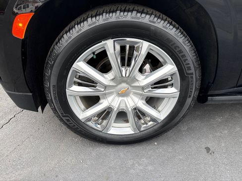 Used 2021 Chevrolet Suburban High Country image 9