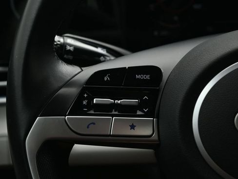 Used 2025 Hyundai Elantra Limited FWD image 23