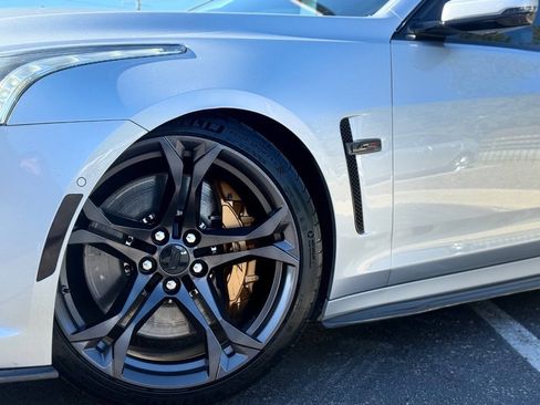 Used 2016 Cadillac CTS V w/ Luxury Package RWD image 4