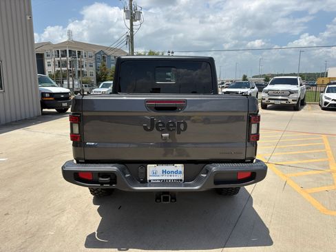 Used 2023 Jeep Gladiator Sport AWD/4WD image 7