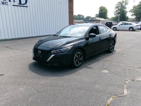 Used 2025 Nissan Sentra SV FWD image 2