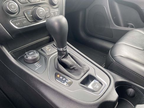 Used 2019 Jeep Cherokee Latitude Plus image 28