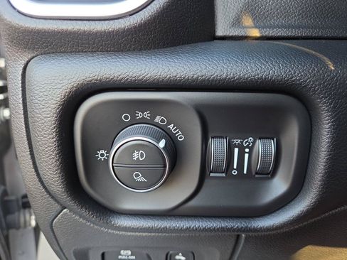 Used 2020 RAM 1500 Laramie AWD/4WD image 17