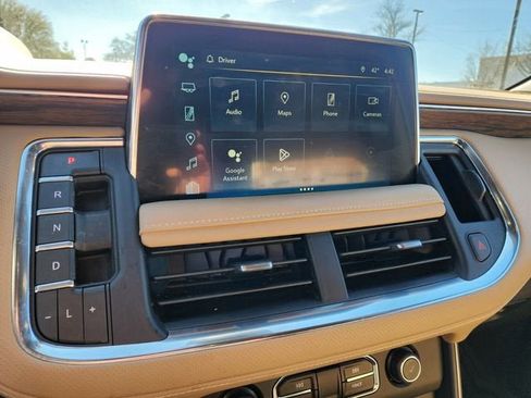 Used 2023 Chevrolet Suburban Premier w/ Advanced Technology Package image 24