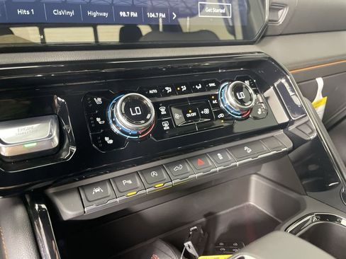 Used 2025 GMC Sierra 1500 AT4 w/ Technology Package image 17