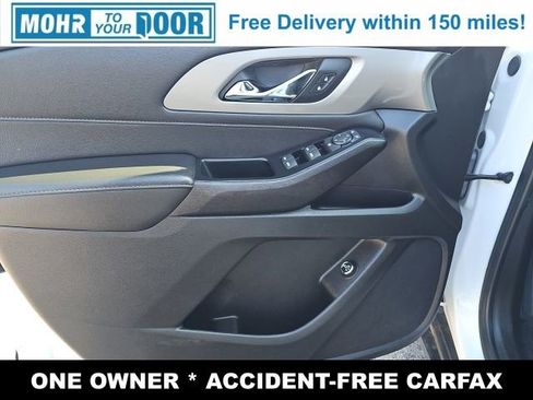Used 2023 Chevrolet Traverse LT image 27