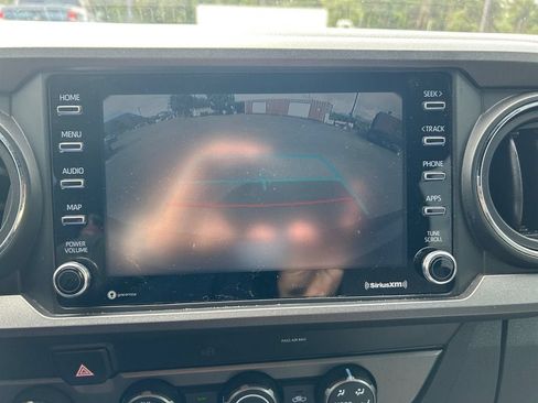 Used 2020 Toyota Tacoma TRD Off-Road w/ Technology Package AWD/4WD image 17