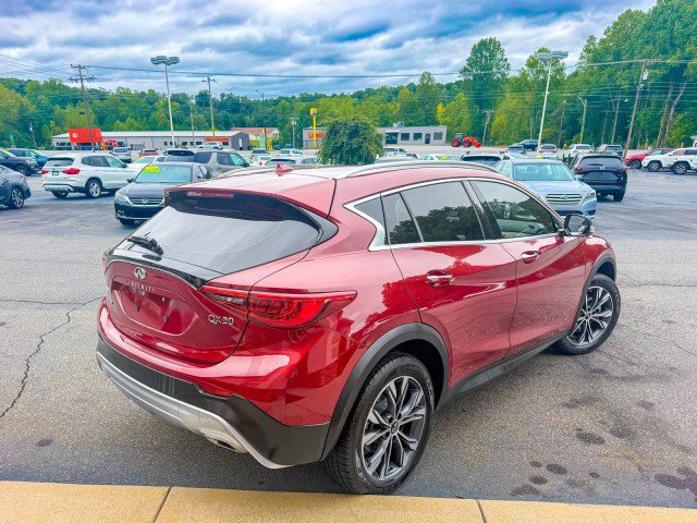 Used 2018 INFINITI QX30 Premium w/ Cargo Package AWD/4WD image 4