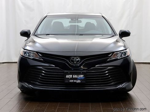 Used 2018 Toyota Camry LE FWD image 5