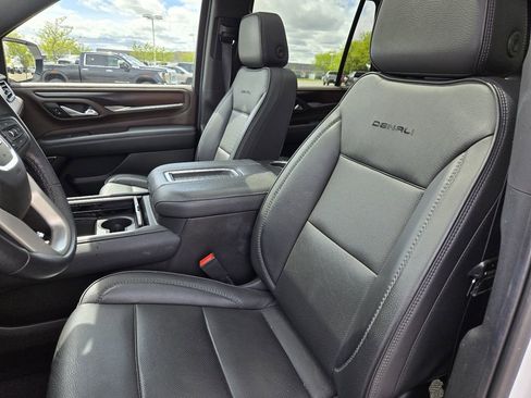 Used 2021 GMC Yukon Denali w/ Denali Premium Package AWD/4WD image 2