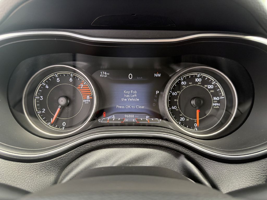 Used 2019 Jeep Cherokee Trailhawk w/ Cold Weather Group AWD/4WD image 34