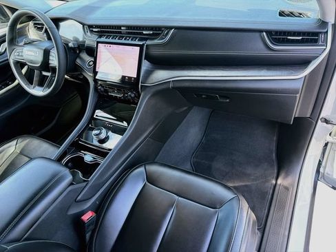 Used 2023 Jeep Grand Cherokee L Limited w/ Black Appearance Package RWD image 32