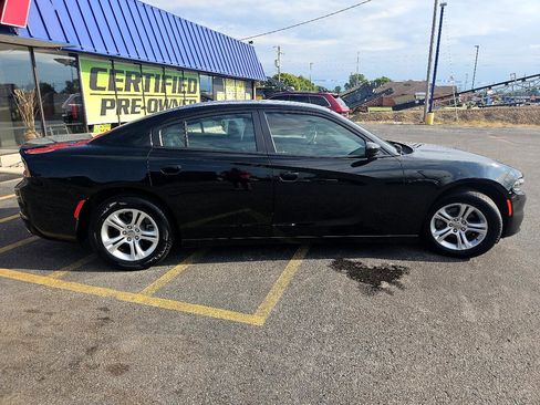 Used 2022 Dodge Charger SXT w/ Leather Interior Group image 6
