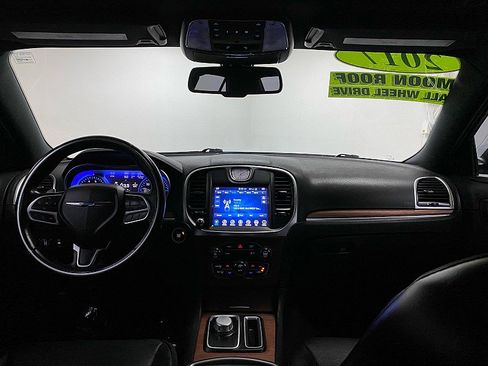 Used 2017 Chrysler 300 C Platinum image 22