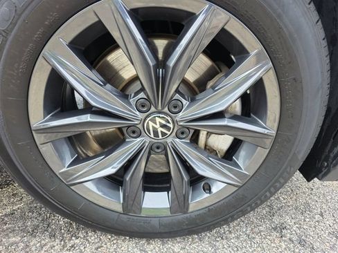 Used 2024 Volkswagen Tiguan SE AWD/4WD image 5