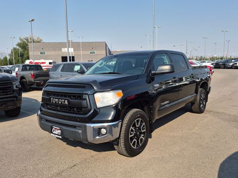 Used 2017 Toyota Tundra SR5 w/ TRD Off Road Package AWD/4WD image 8