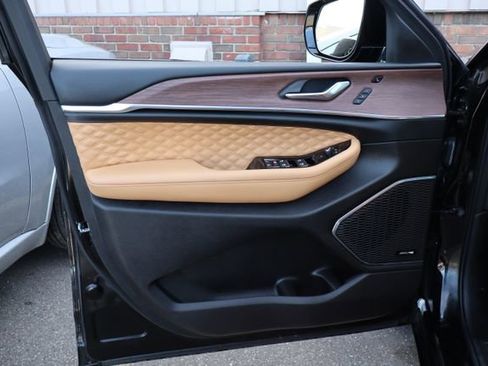 Used 2025 Jeep Grand Cherokee Summit w/ Obsidian Package image 9