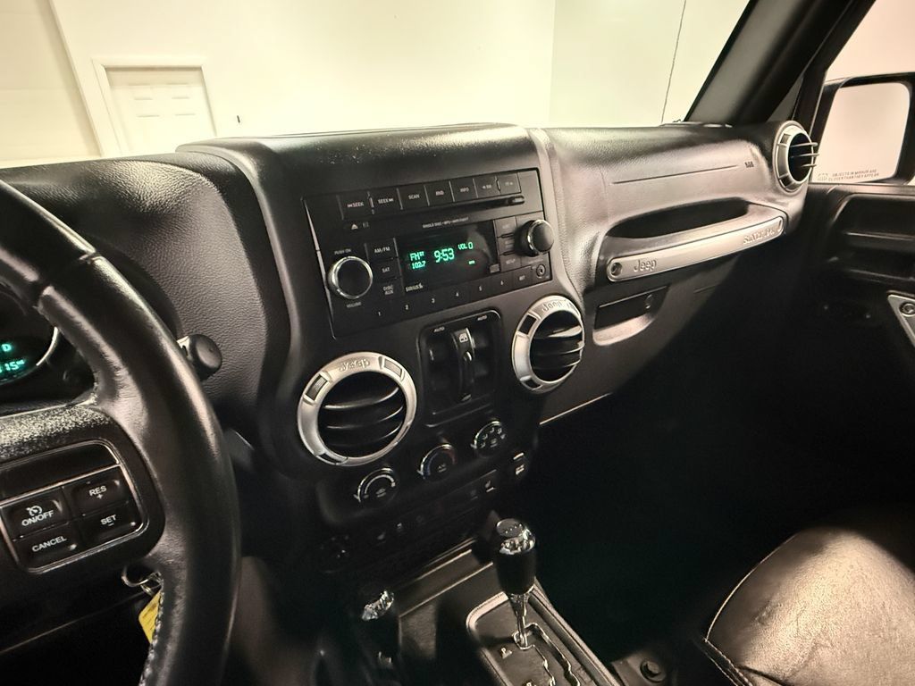 Used 2018 Jeep Wrangler Unlimited Sahara AWD/4WD image 80