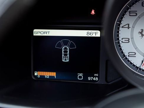 Used 2014 Ferrari 458 Spider image 31