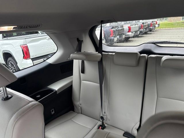 Certified 2024 Toyota Grand Highlander AWD image 20