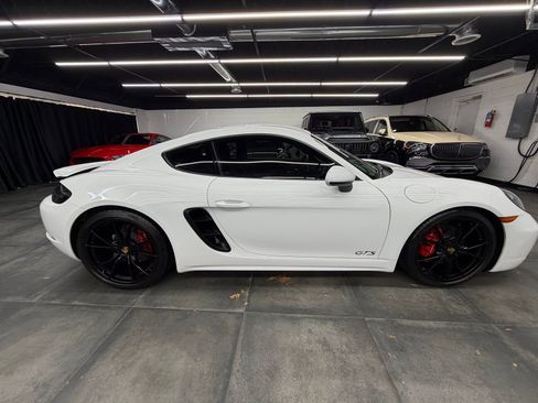 Used 2018 Porsche 718 Cayman GTS image 8