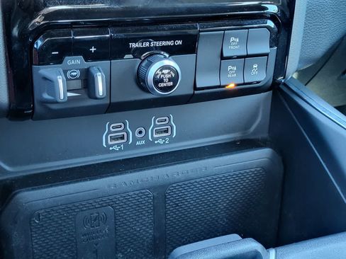Used 2025 RAM 1500 Big Horn AWD/4WD image 25
