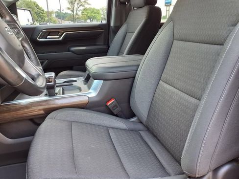 Used 2024 Chevrolet Silverado 1500 LT Trail Boss w/ Convenience Package II AWD/4WD image 3
