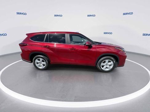 Used 2023 Toyota Highlander LE image 9