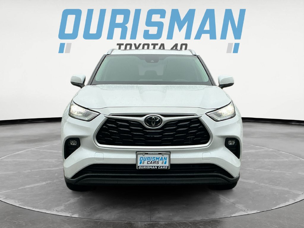 Used 2022 Toyota Highlander XLE AWD/4WD image 2