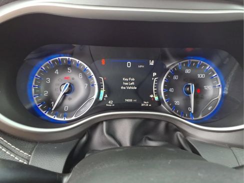 Used 2022 Chrysler Pacifica Touring-L AWD/4WD image 23