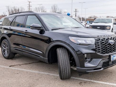 New 2026 Ford Explorer ST image 3