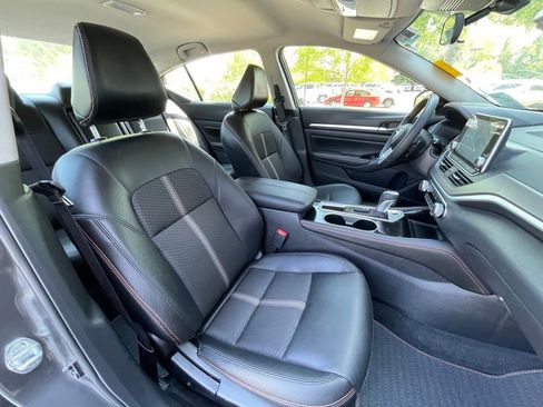 Used 2025 Nissan Altima 2.5 SR FWD image 30