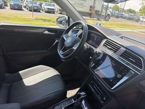 Used 2023 Volkswagen Tiguan SE AWD/4WD image 16