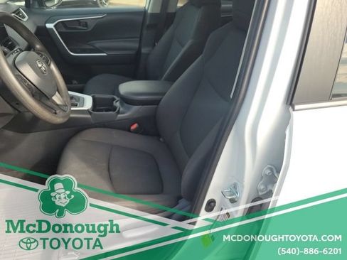 Used 2024 Toyota RAV4 LE AWD/4WD image 12
