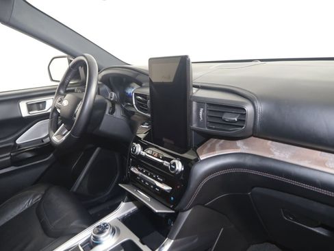 Used 2022 Ford Explorer Platinum w/ Equipment Group 601A AWD/4WD image 45