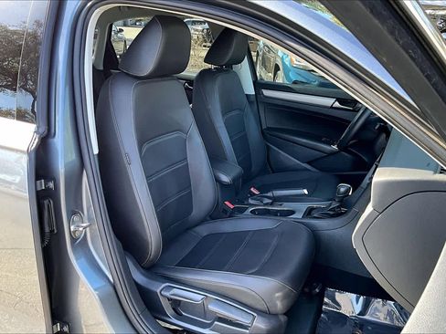 Used 2022 Volkswagen Passat 2.0T SE image 8